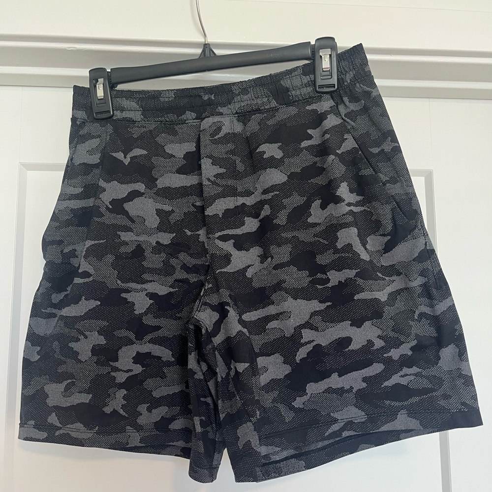 Lululemon men’s shorts Medium 7”